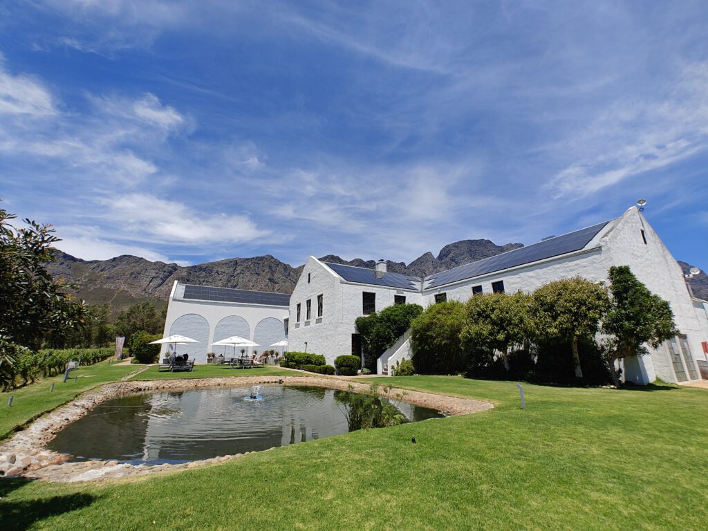 holden manz wine estate franschhoek vallei winery view terrace sun Zuid-Afrika